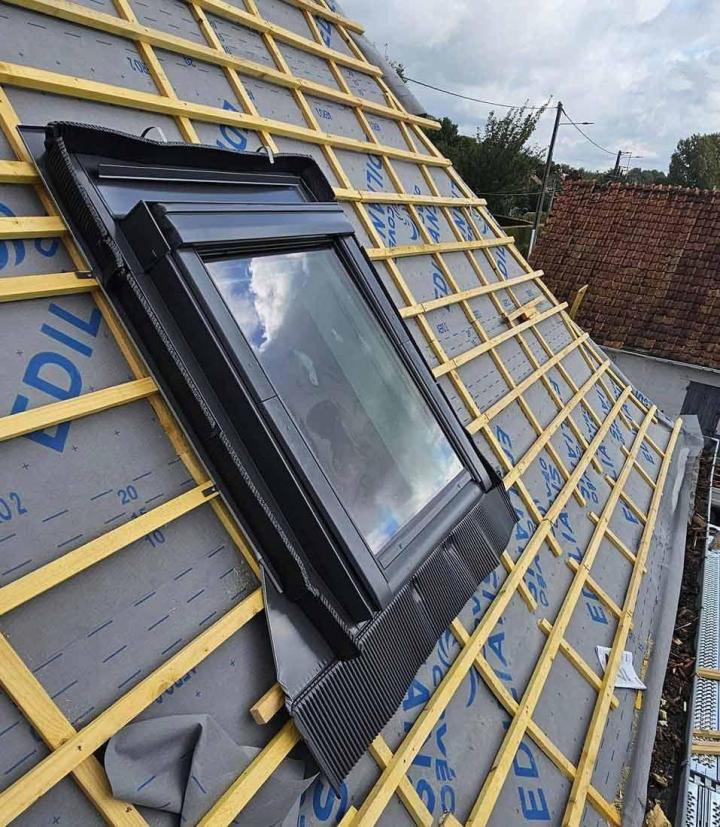 Pose rapide et soignée de fenêtre de toit